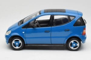 Mercedes A-Class W168 Azure Azul Maisto 1:18 50311 Metal - imagen 4 de 8
