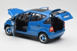 Mercedes A-Class W168 Azure Azul Maisto 1:18 50311 Metal - imagen 5 de 8