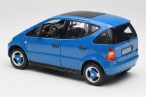 Mercedes A-Class W168 Azure Azul Maisto 1:18 50311 Metal - imagen 7 de 8