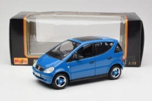 Mercedes A-Class W168 Azure Azul Maisto 1:18 50311 Metal - imagen 8 de 8