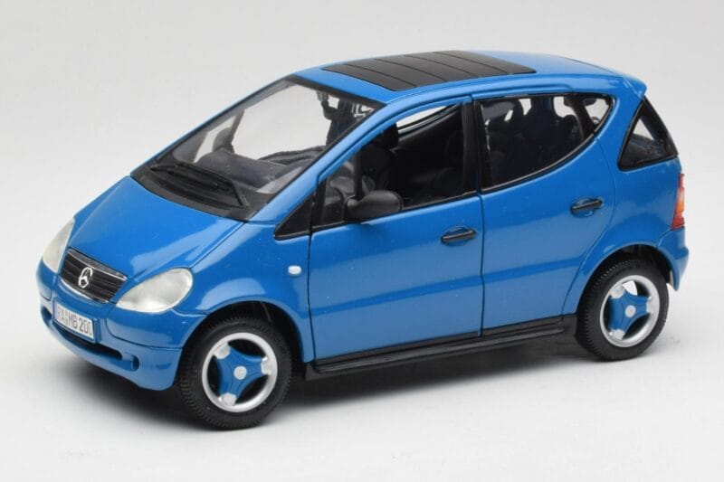 Mercedes A-Class W168 Azure Azul Maisto 1:18 50311 Metal