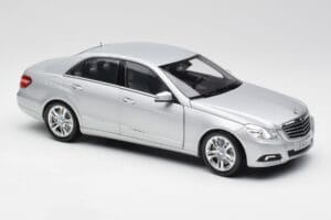 Mercedes Clase E W212 Avantgarde Iridium Plata Pintura Edición 1 Minichamps 1:18 B66960212-D1 Metal - imagen 6 de 11