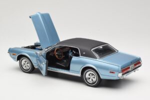 Mercury Cougar XR-7 Azul Sun Star 1:18 1562 Metal - imagen 5 de 8