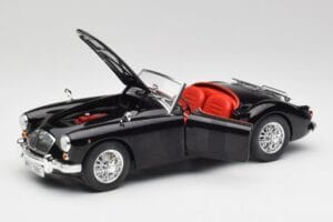MGA English Roadster Negro Revell 1:18 84559091 Metal - imagen 2 de 8