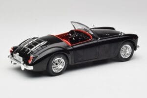 MGA English Roadster Negro Revell 1:18 84559091 Metal - imagen 3 de 8