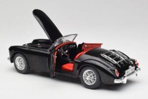 MGA English Roadster Negro Revell 1:18 84559091 Metal - imagen 5 de 8