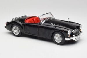 MGA English Roadster Negro Revell 1:18 84559091 Metal - imagen 6 de 8