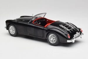 MGA English Roadster Negro Revell 1:18 84559091 Metal - imagen 7 de 8