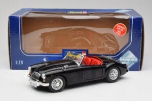 MGA English Roadster Negro Revell 1:18 84559091 Metal - imagen 8 de 8