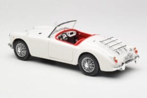 MGA Roadster Old English White Revell 1:18 08455 Metal - imagen 7 de 8
