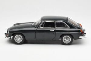 MGB GT Mk2 Coupe Racing Verde AUTOart 1:18 76602 Metal - imagen 4 de 8