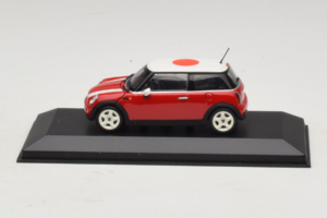 Mini Cooper Rojo Con Bandera de Japón Minichamps 1:43 80420309024-R1 Metal