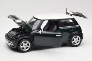 Mini Cooper Mk7 Verde Maisto 1:18 7271336 Metal - imagen 2 de 8
