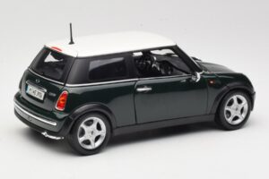 Mini Cooper Mk7 Verde Maisto 1:18 7271336 Metal - imagen 3 de 8