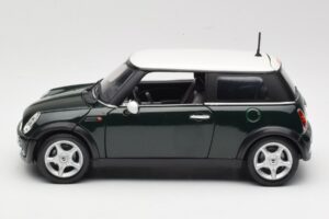 Mini Cooper Mk7 Verde Maisto 1:18 7271336 Metal - imagen 4 de 8