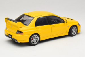 Mitsubishi Lancer Evolution IX GSR Amarillo AUTOart 1:18 77192 Metal - imagen 3 de 8