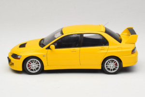 Mitsubishi Lancer Evolution IX GSR Amarillo AUTOart 1:18 77192 Metal - imagen 4 de 8