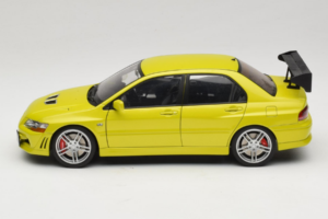 Mitsubishi Lancer Evo VII Mustard Yellow AUTOart 1:18 77166 Metal - imagen 4 de 8