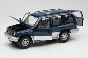 Mitsubishi Pajero V20 LWB Azul & Plata Sun Star 1:18 1212 Metal - imagen 2 de 8