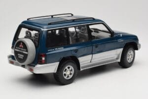 Mitsubishi Pajero V20 LWB Azul & Plata Sun Star 1:18 1212 Metal - imagen 3 de 8