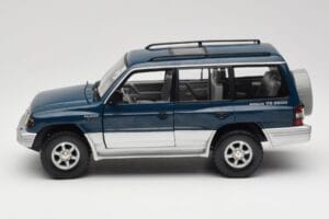 Mitsubishi Pajero V20 LWB Azul & Plata Sun Star 1:18 1212 Metal - imagen 4 de 8