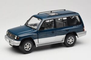 Mitsubishi Pajero V20 LWB Azul & Plata Sun Star 1:18 1212 Metal