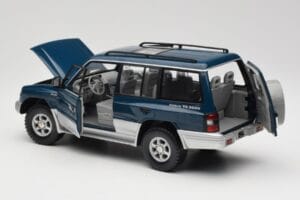 Mitsubishi Pajero V20 LWB Azul & Plata Sun Star 1:18 1212 Metal - imagen 5 de 8