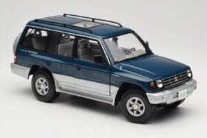 Mitsubishi Pajero V20 LWB Azul & Plata Sun Star 1:18 1212 Metal - imagen 6 de 8