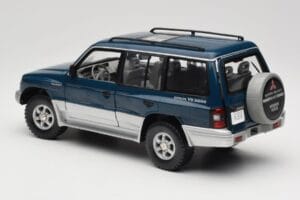 Mitsubishi Pajero V20 LWB Azul & Plata Sun Star 1:18 1212 Metal - imagen 7 de 8
