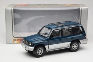 Mitsubishi Pajero V20 LWB Azul & Plata Sun Star 1:18 1212 Metal - imagen 8 de 8