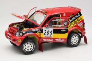 Mitsubishi Pajero Rallye Raid #205 Paris-Dakar Rally 2001 Solido 1:18 9022 Metal - imagen 2 de 8