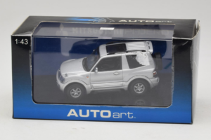 Mitsubishi Pajero SWB Plata AUTOart 1:43 57113 Metal - imagen 4 de 4
