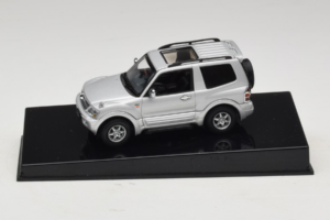 Mitsubishi Pajero SWB Plata AUTOart 1:43 57113 Metal