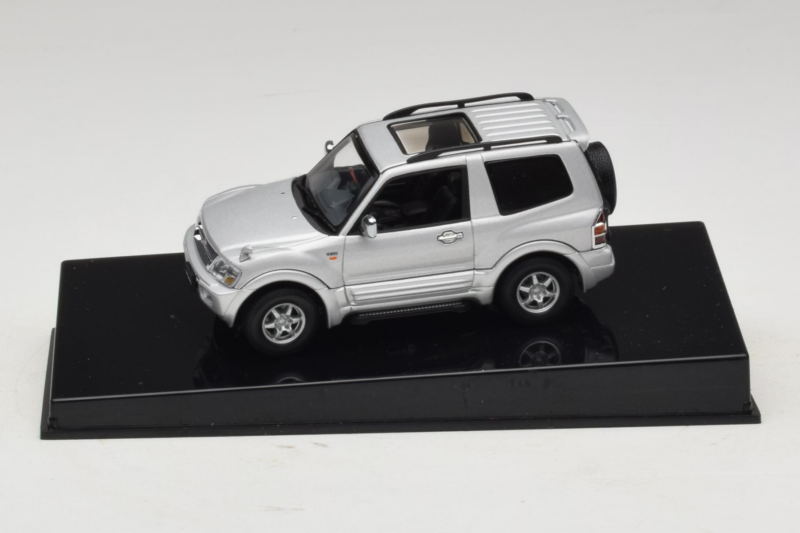 Mitsubishi Pajero SWB Plata AUTOart 1:43 57113 Metal