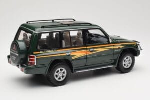 Mitsubishi Pajero V20 LWB Verde Sun Star 1:18 1225 Metal - imagen 3 de 8