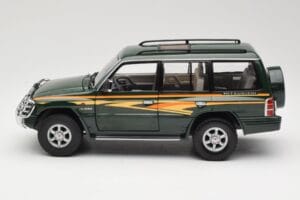 Mitsubishi Pajero V20 LWB Verde Sun Star 1:18 1225 Metal - imagen 4 de 8