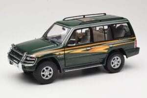 Mitsubishi Pajero V20 LWB Verde Sun Star 1:18 1225 Metal