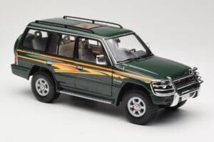 Mitsubishi Pajero V20 LWB Verde Sun Star 1:18 1225 Metal - imagen 6 de 8