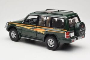 Mitsubishi Pajero V20 LWB Verde Sun Star 1:18 1225 Metal - imagen 7 de 8