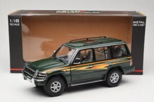 Mitsubishi Pajero V20 LWB Verde Sun Star 1:18 1225 Metal - imagen 8 de 8
