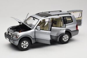 Mitsubishi Pajero V73 Azul YC Model 1:18 241218040102010209 Metal - imagen 2 de 8