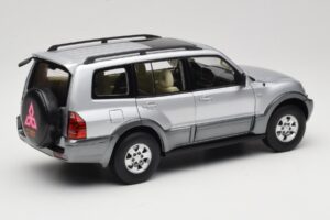 Mitsubishi Pajero V73 Azul YC Model 1:18 241218040102010209 Metal - imagen 3 de 8