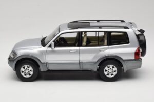 Mitsubishi Pajero V73 Azul YC Model 1:18 241218040102010209 Metal - imagen 4 de 8