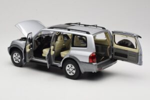 Mitsubishi Pajero V73 Azul YC Model 1:18 241218040102010209 Metal - imagen 5 de 8