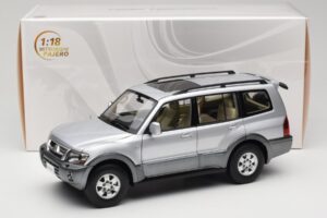 Mitsubishi Pajero V73 Azul YC Model 1:18 241218040102010209 Metal - imagen 8 de 8