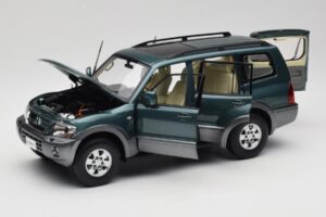 Mitsubishi Pajero V73 Verde YC Model 1:18 241218040101010215 Metal - imagen 2 de 8