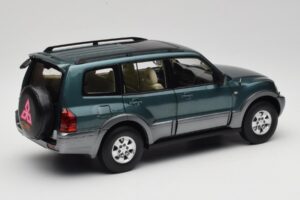 Mitsubishi Pajero V73 Verde YC Model 1:18 241218040101010215 Metal - imagen 3 de 8