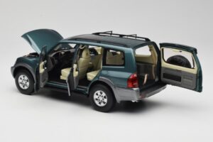 Mitsubishi Pajero V73 Verde YC Model 1:18 241218040101010215 Metal - imagen 5 de 8