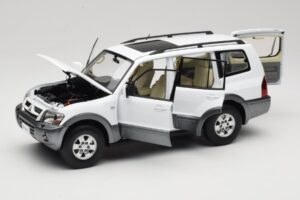 Mitsubishi Pajero V73 Blanco YC Model 1:18 241218040103010206 Metal - imagen 2 de 8