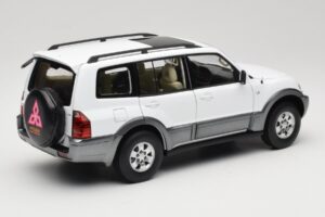 Mitsubishi Pajero V73 Blanco YC Model 1:18 241218040103010206 Metal - imagen 3 de 8